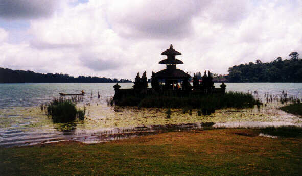 Tempel im See